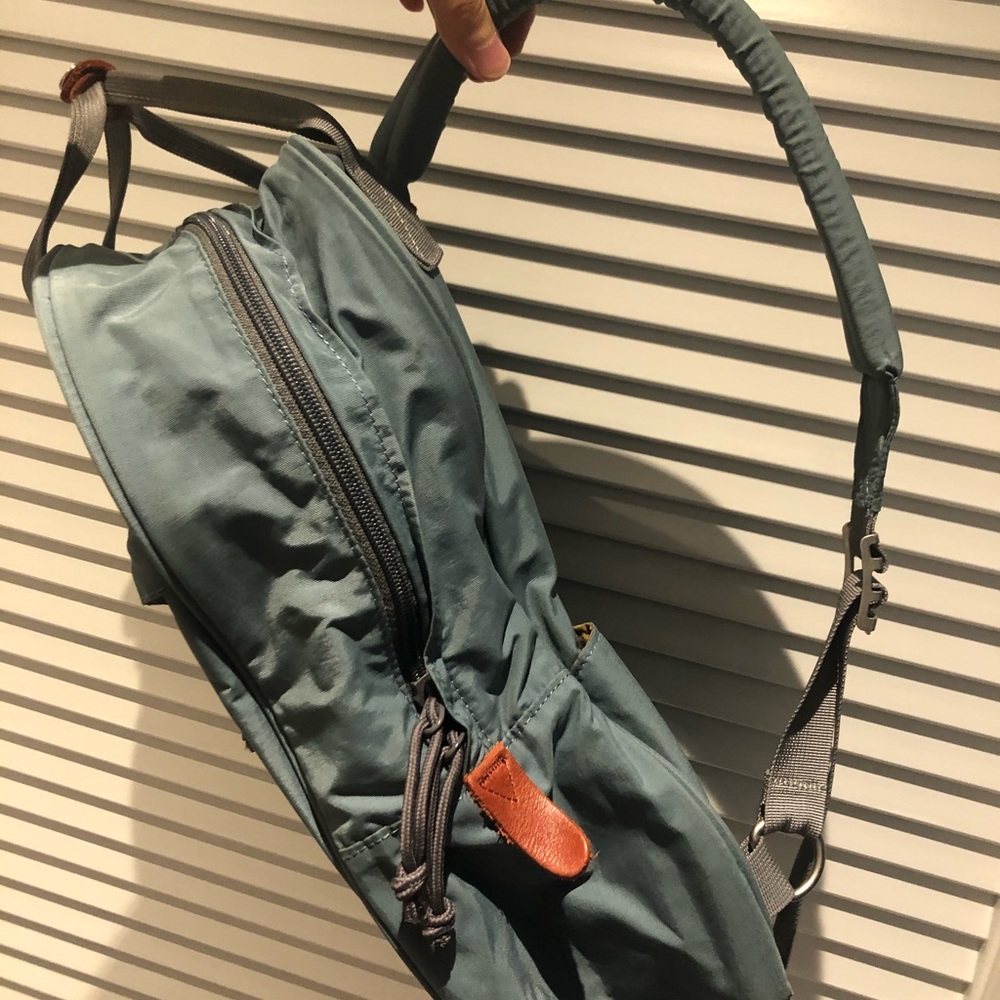 Mt. Rainier Design Backpack 🎒 - Picture 3 of 8